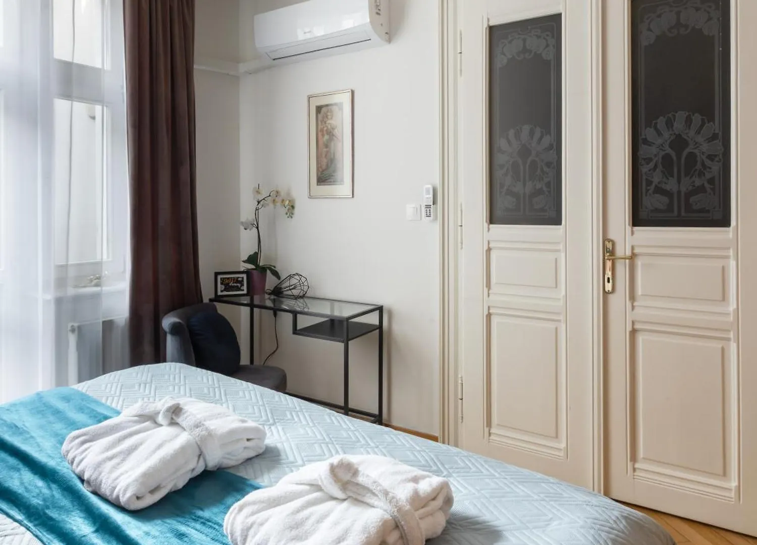 Decadent Art Deco Balcony Apartment In Old Town 0*, Prague
