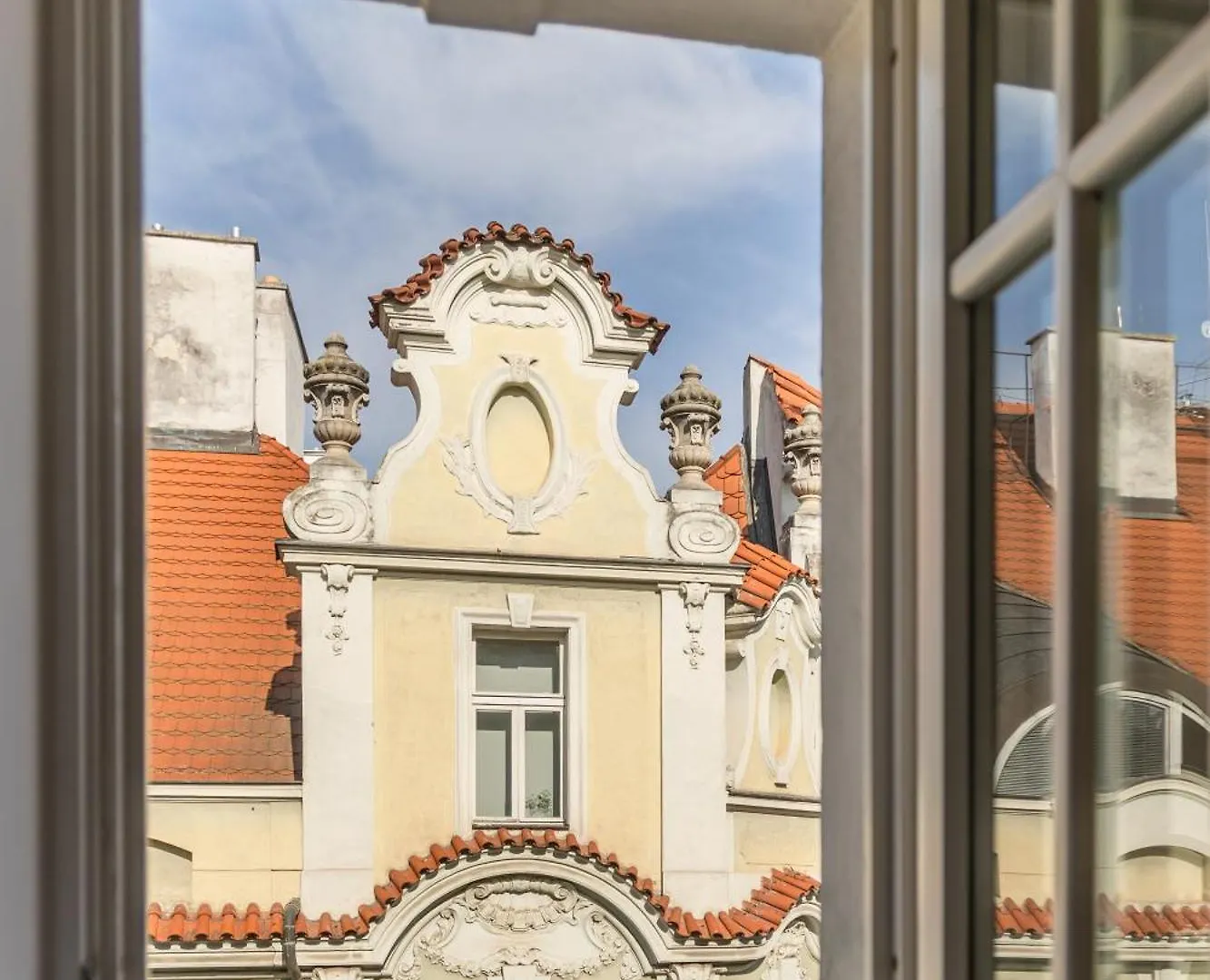 Decadent Art Deco Balcony Apartment In Old Town Prague
